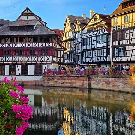 Centre-ville, Cathedrale, Petite France Daire *